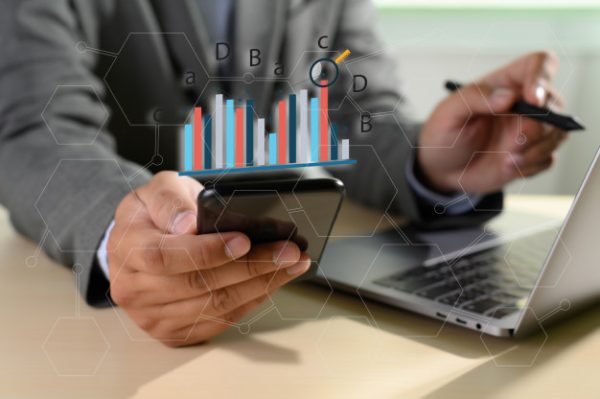 Objetivos y medición de resultados en planificación digital de medios