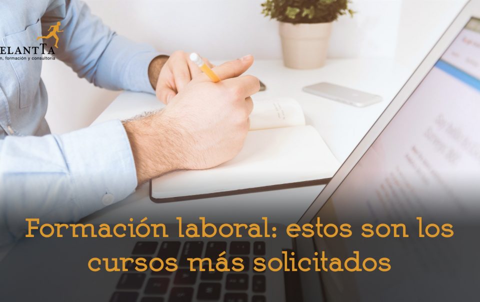 persona haciendo formacion laboral
