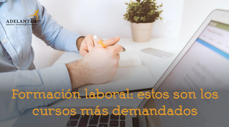 persona haciendo formacion laboral