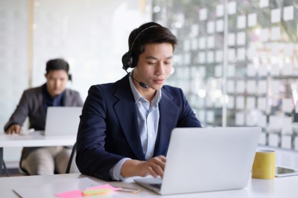 Atención telefónica en inglés
