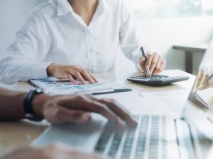El contrato de trabajo y el cálculo de la nómina