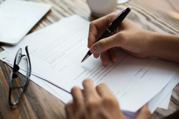 La póliza y otros elementos que conforman el contrato de seguros