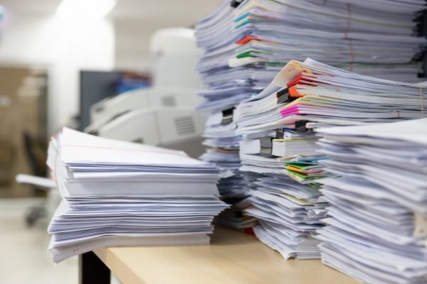 Normativa básica que regula los procedimientos de cobro de recibos y gestión de archivos en mediación de seguros y reaseguros